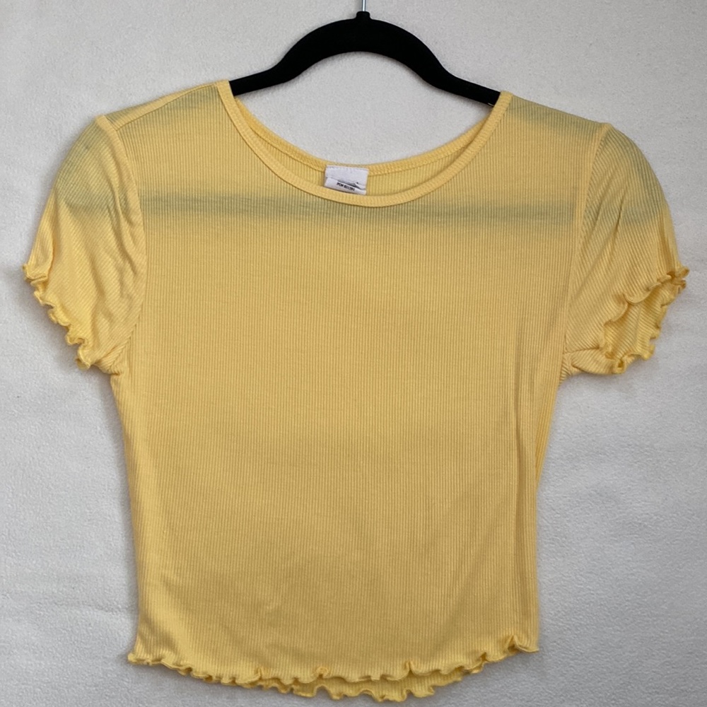 4 Ribbed Crop tops with Ruffled Edges - Picture 3 of 4